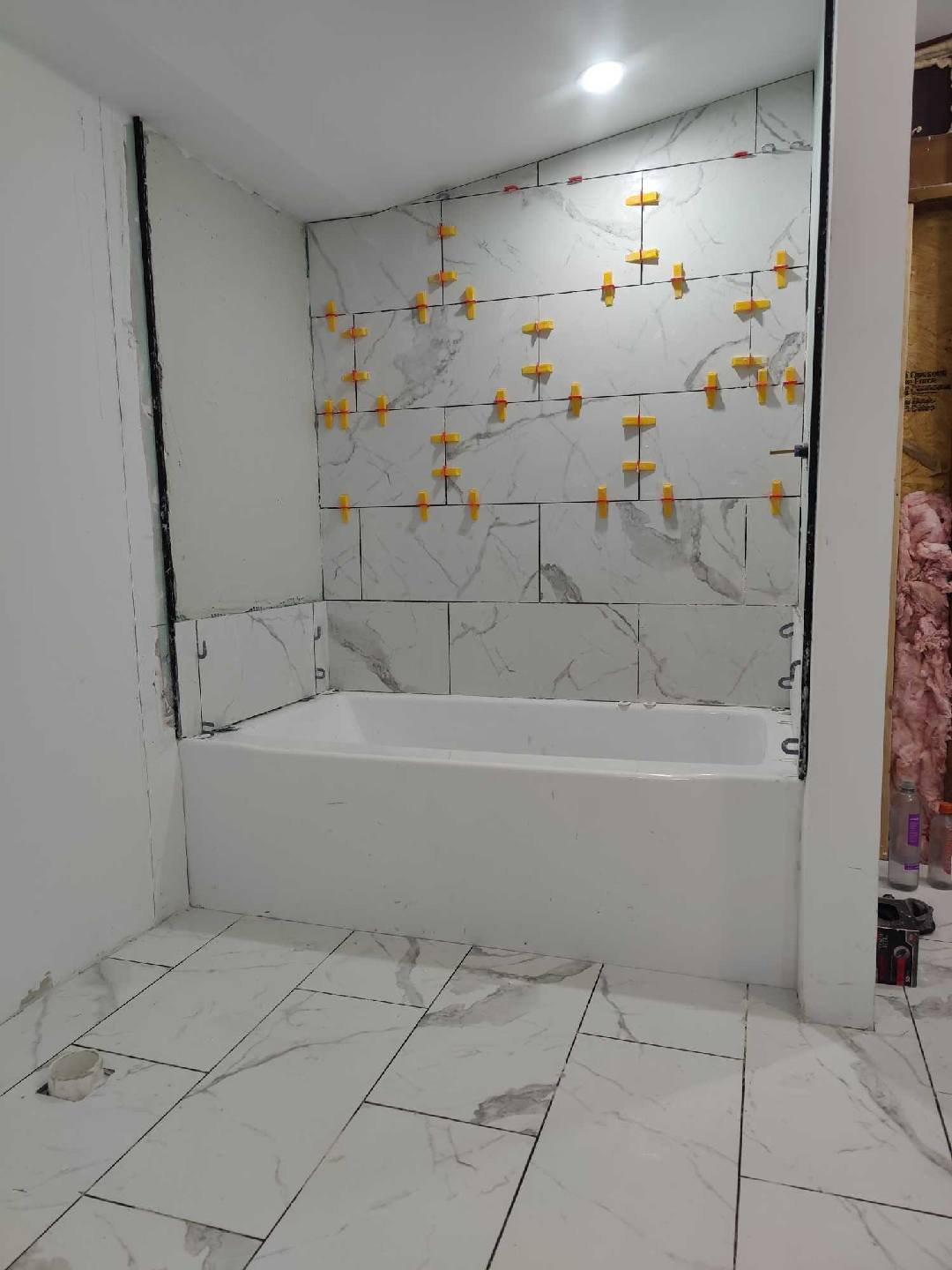 Marble tile tub surround — Tiffin